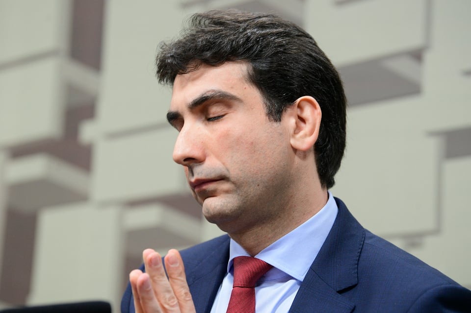 galipolo:-cautela-adotada-pelo-copom-permite-enfrentar-choque-atual-em-condicao-mais-favoravel