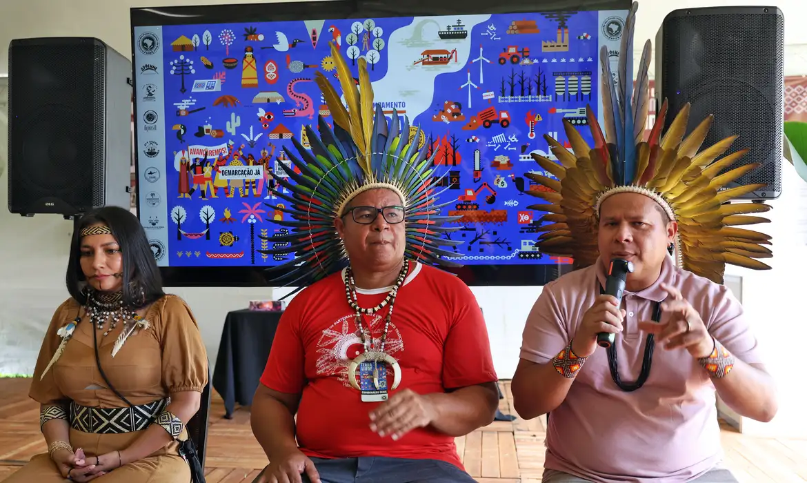 indigenas-pressionam-lula-por-demarcacoes-urgentes-em-brasilia