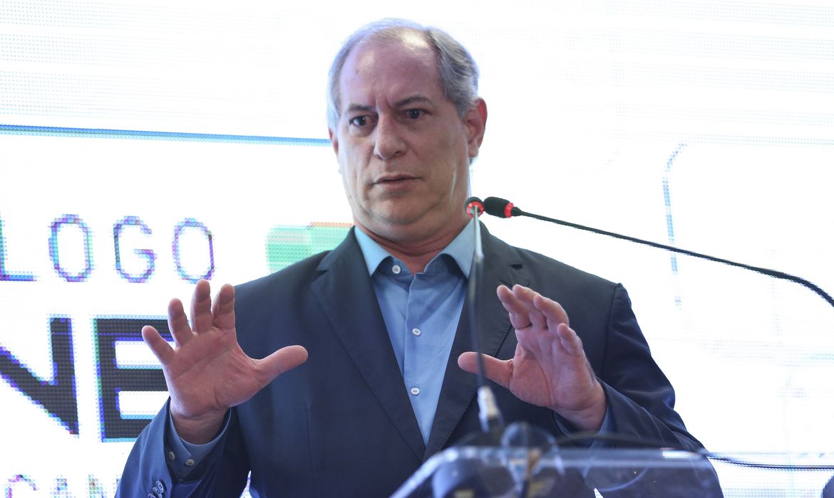 irmao-de-ciro-gomes-ganha-cargo-com-salario-de-r$-52,5-mil-no-bndes-e-irrita-ala-do-pt