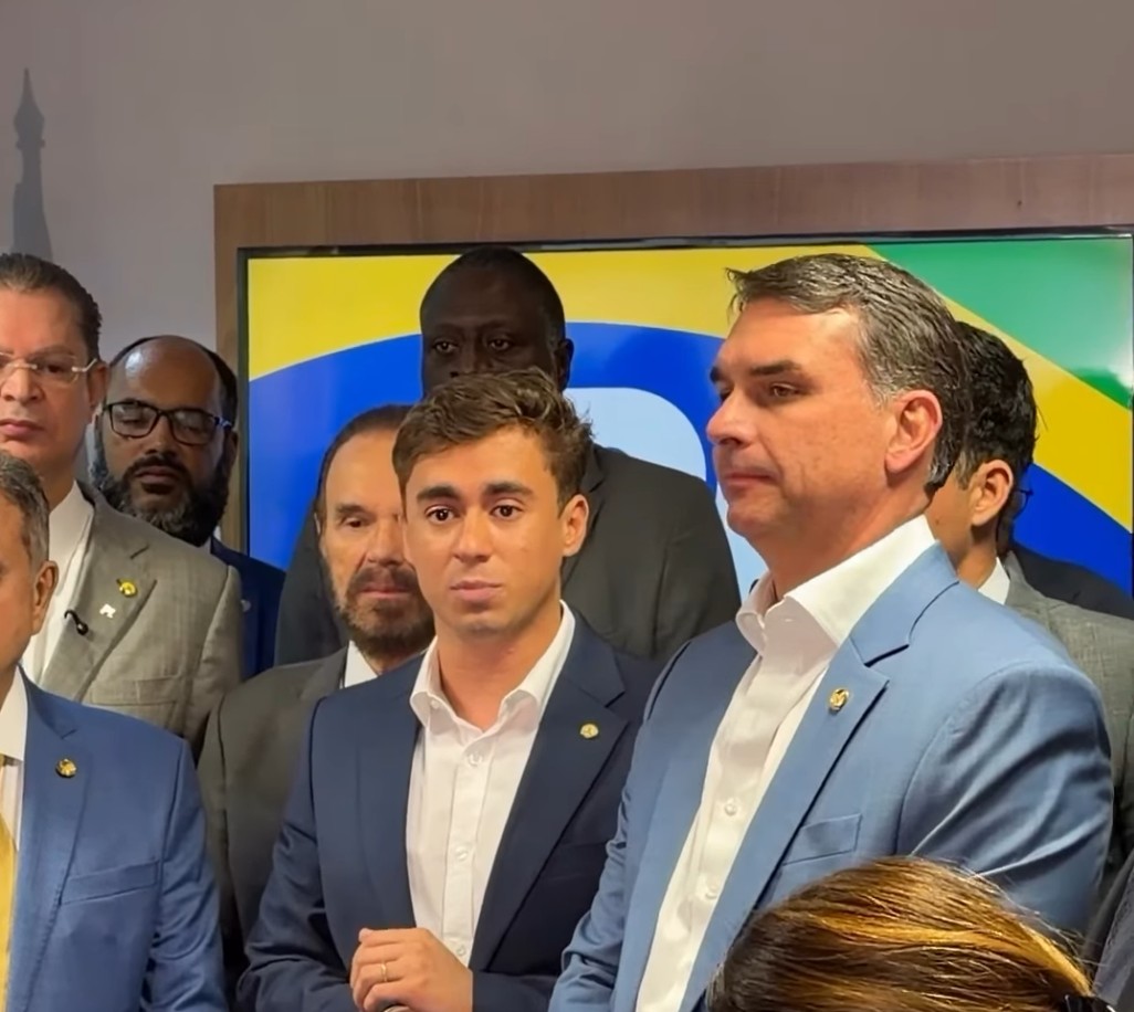 em-evento-com-flavio-bolsonaro,-nikolas-ferreira-propoe-uniao-contra-o-pt