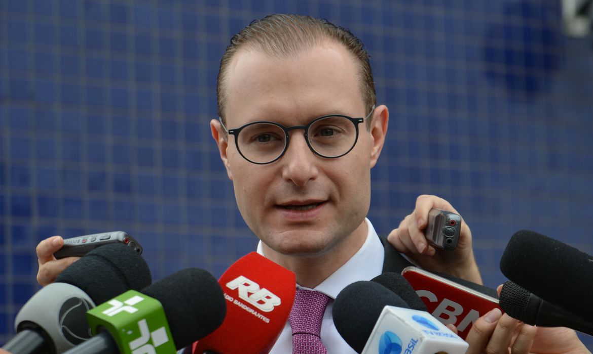 zanin-vota-por-eleicao-direta-no-rio-e-fux-diverge;-julgamento-no-stf-prossegue-nesta-5a-feira