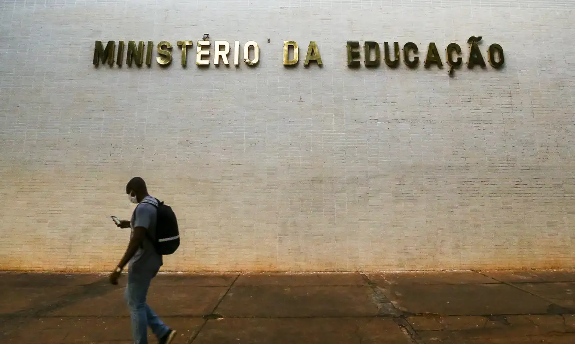 mec-cria-programa-de-bolsas-para-indigenas-na-pos-graduacao