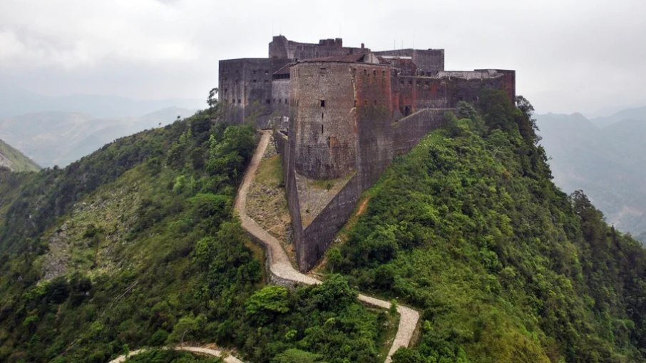 tumulto-em-ponto-turistico-no-haiti-deixa-pelo-menos-30-mortos-pisoteados