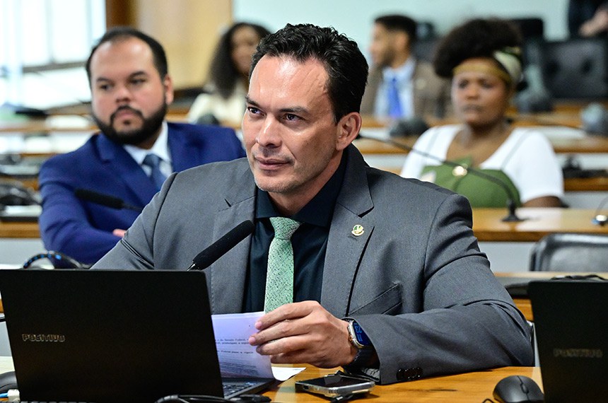 cdh-aprova-pisos-salariais-para-militares-e-veterinarios