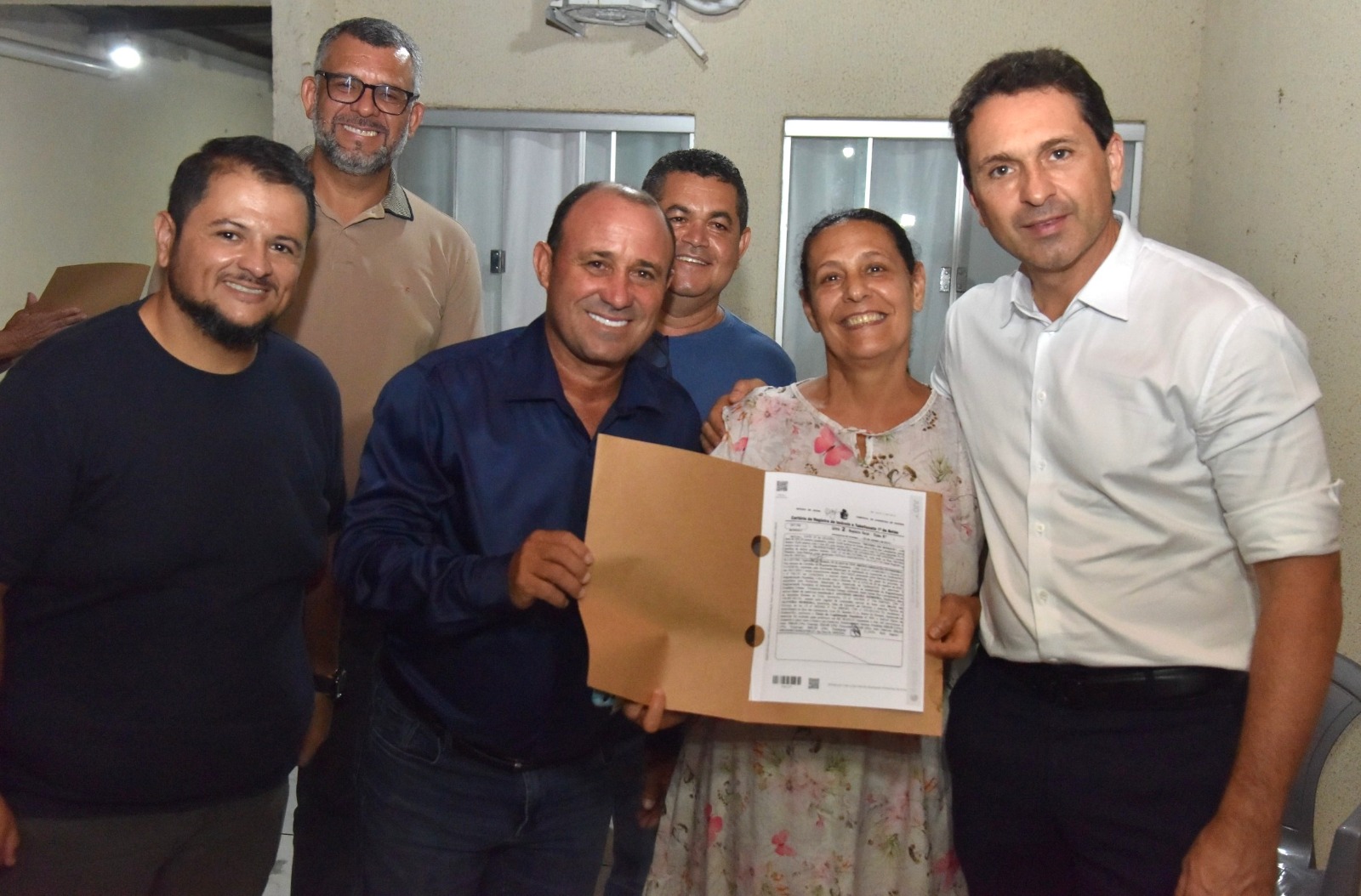 aparecida:-leandro-vilela-entrega-escrituras-a-moradores-do-retiro-do-bosque