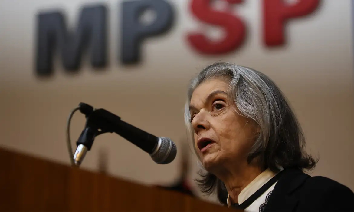 carmen-lucia-admite-crise-grave-de-confianca-no-judiciario