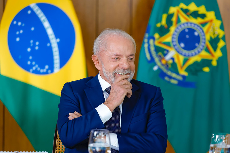 ao-lado-de-primeiro-ministro-portugues,-lula-defende-imigrantes-brasileiros-em-portugal