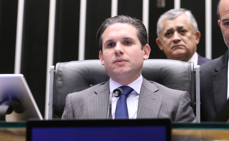 hugo-motta-acelera-votacao-de-pec-que-acaba-com-escala-6×1
