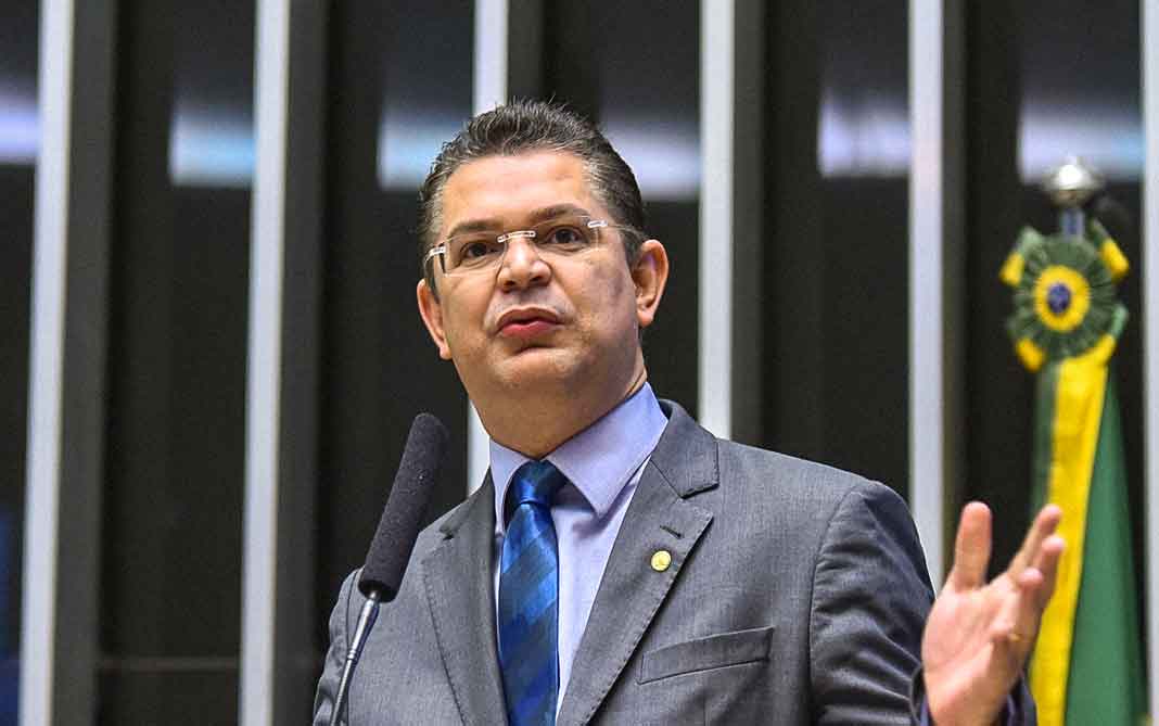 pl-deve-apoiar-pec-6×1,-mas-quer-novo-regime-de-contratacao-e-compensacao