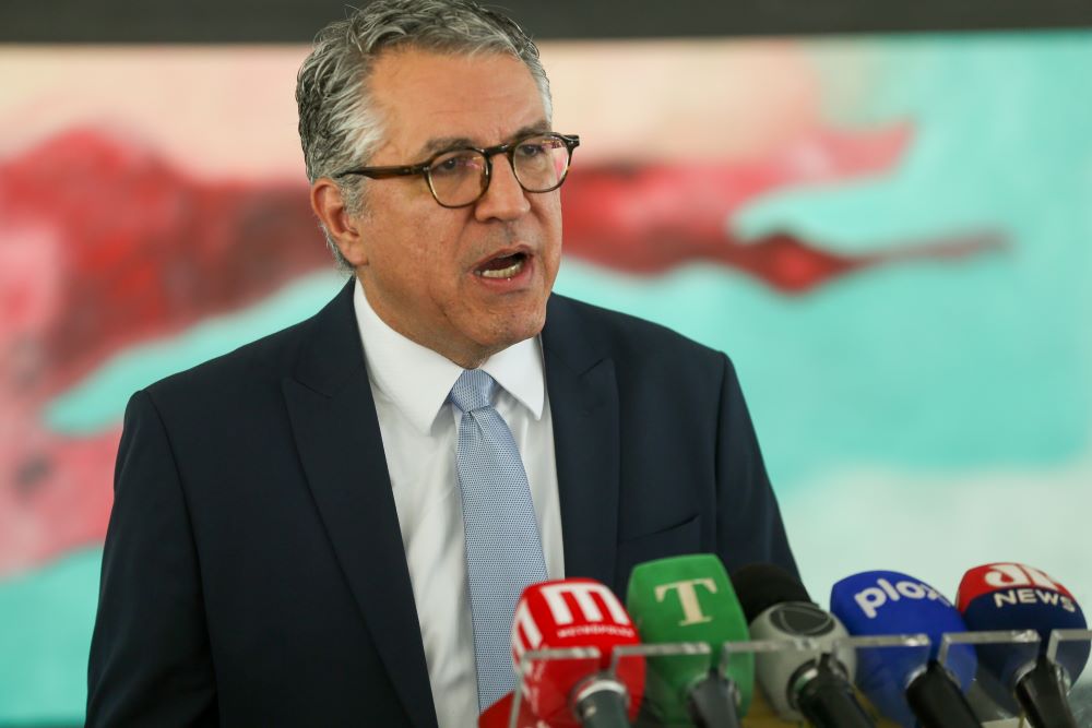 ministro-da-saude-critica-flavio-bolsonaro:-‘bolsonarinho-e-antivacina’