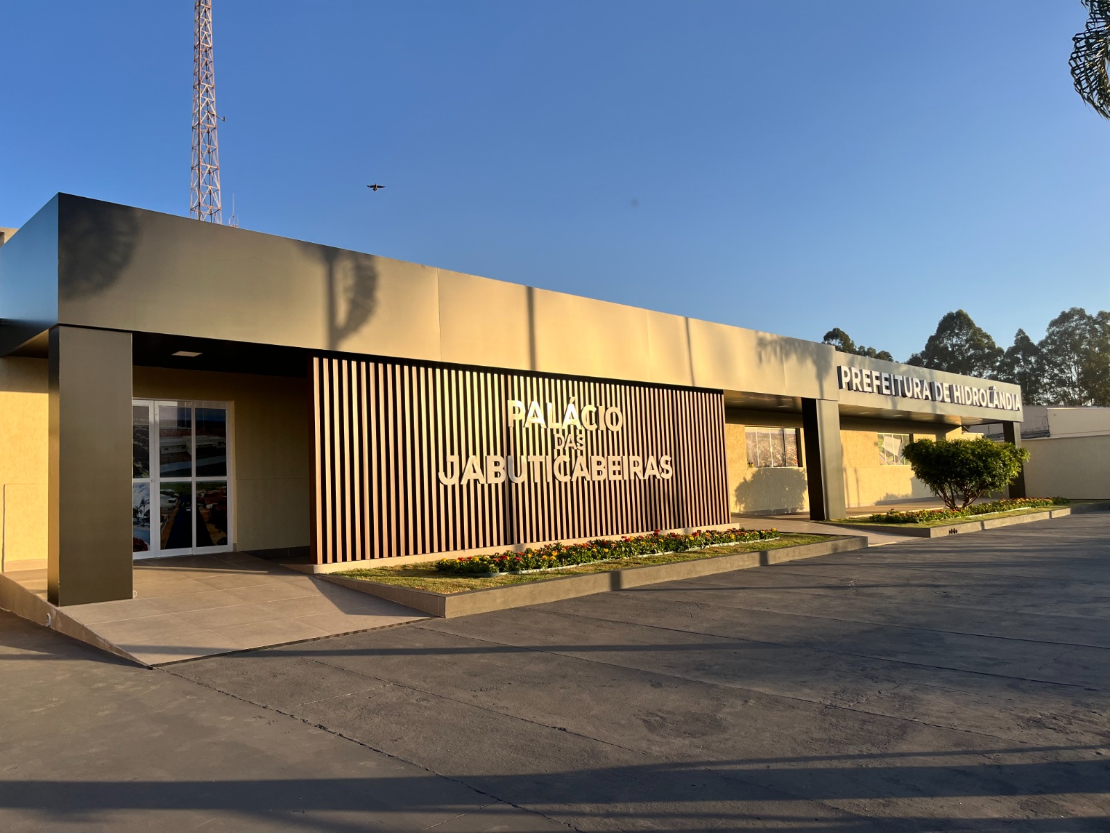 prefeitura-de-hidrolandia-abre-concurso-com-18-vagas-e-salarios-de-ate-r$-3,3-mil