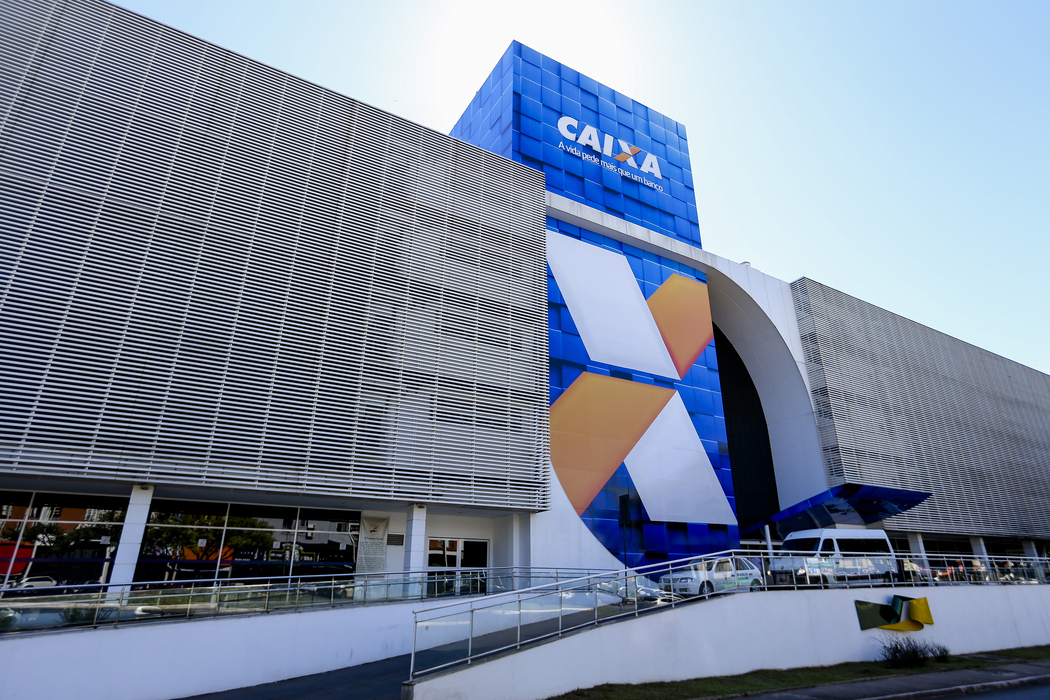 disparada-do-ouro,-selic-alta-e-endividamento-recorde-dao-impulso-a-penhor-de-joias-na-caixa