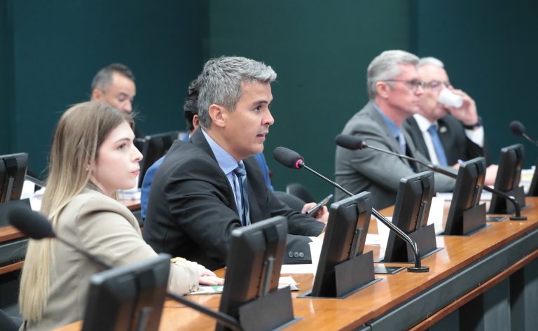 camara-aprova-pl-que-obriga-planos-de-saude-a-cobrir-exames-de-nutricionistas