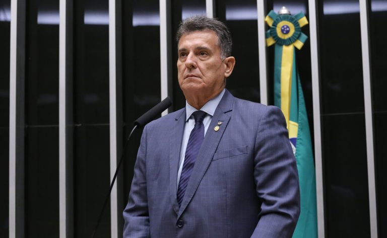camara-aprova-limite-de-144-horas-na-jornada-de-policiais-e-bombeiros