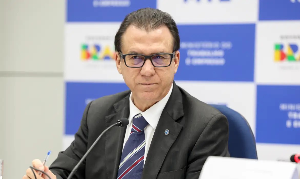 marinho:-deputados-precisam-encarar-projetos-do-fim-da-6×1-e-de-trabalhadores-por-app
