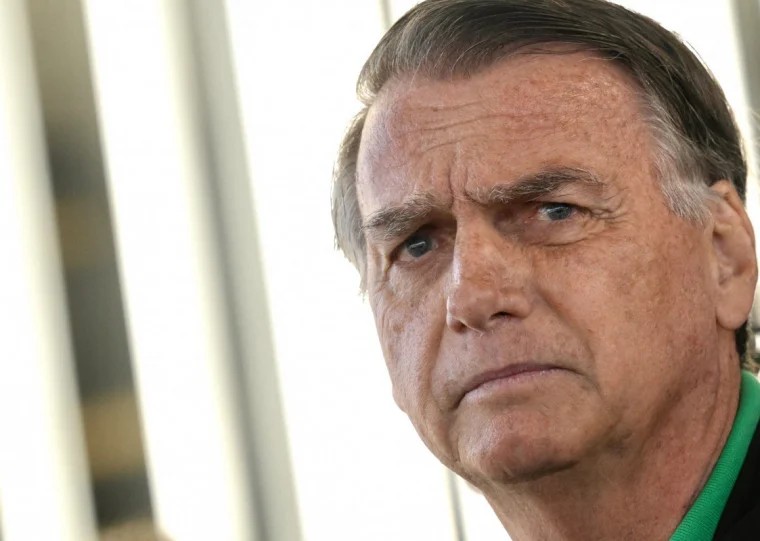 michelle:-bolsonaro-ja-comeca-a-mexer-dedos-das-maos-e-passa-bem-apos-cirurgia