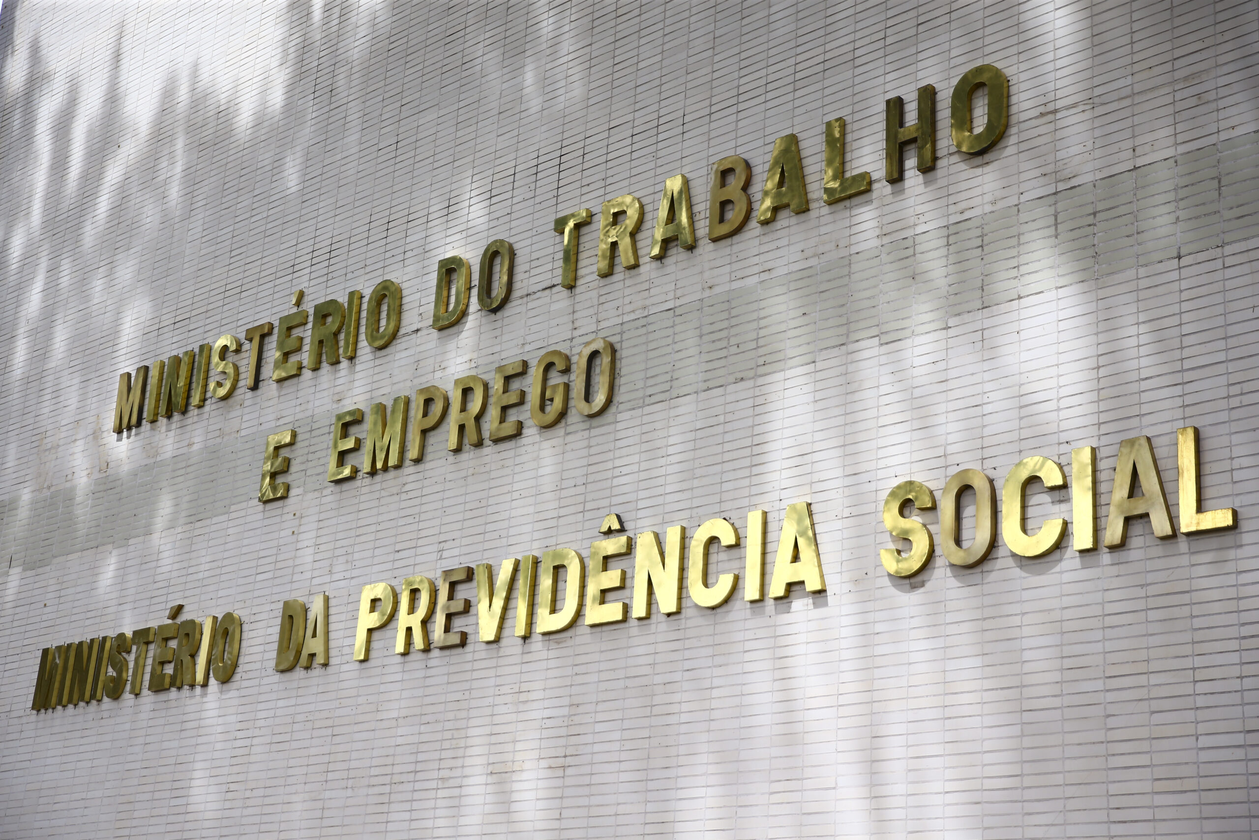 governo-lanca-campanha-pelo-fim-da-escala-6×1-sem-reducao-salarial