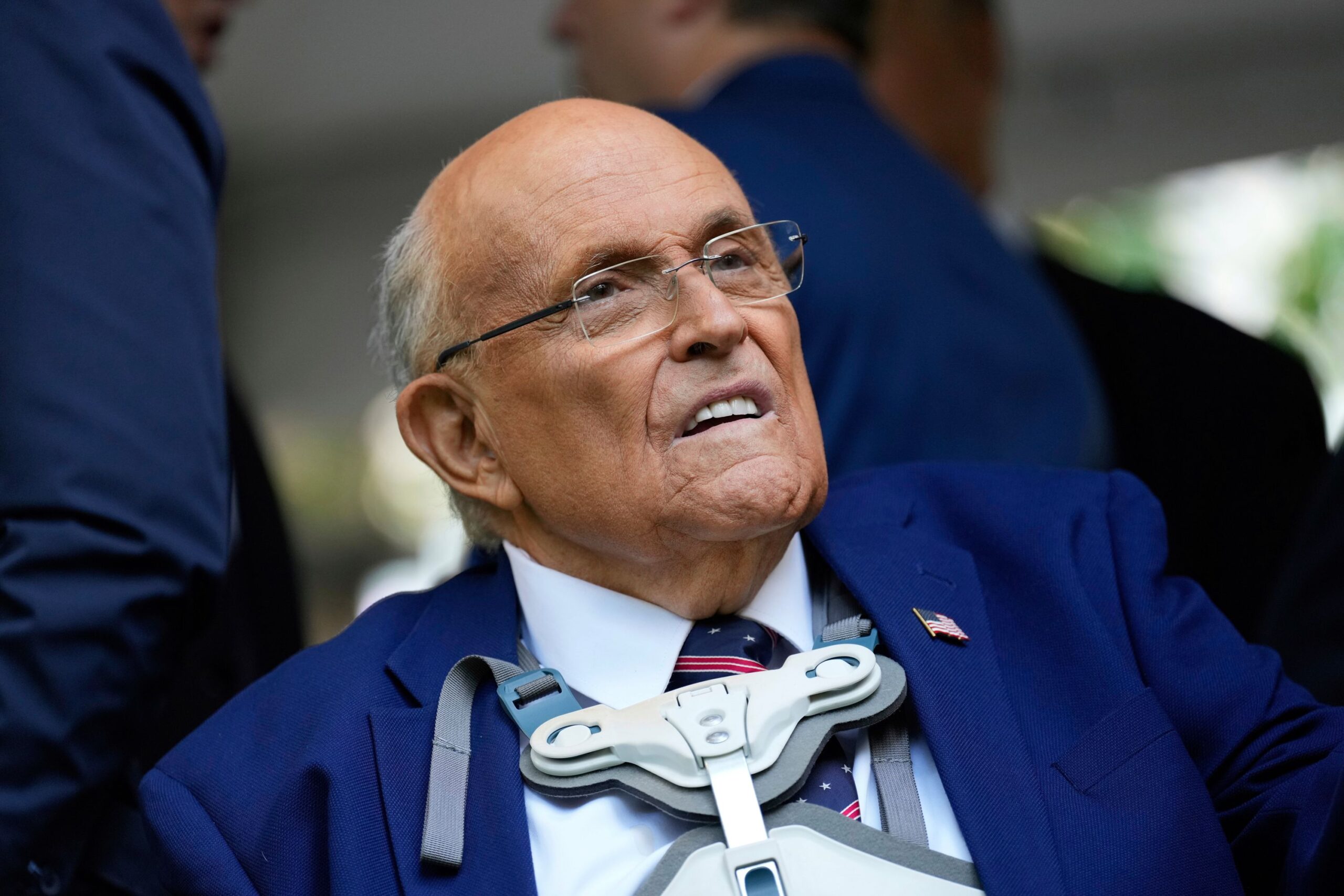 ex-prefeito-de-ny,-giuliani-tem-estado-critico-por-pneumonia,-diz-porta-voz
