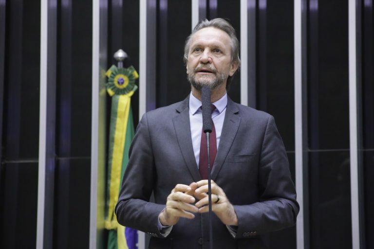 pt-vai-ao-stf-contra-reducao-de-penas-de-bolsonaro,-diz-lider-do-partido