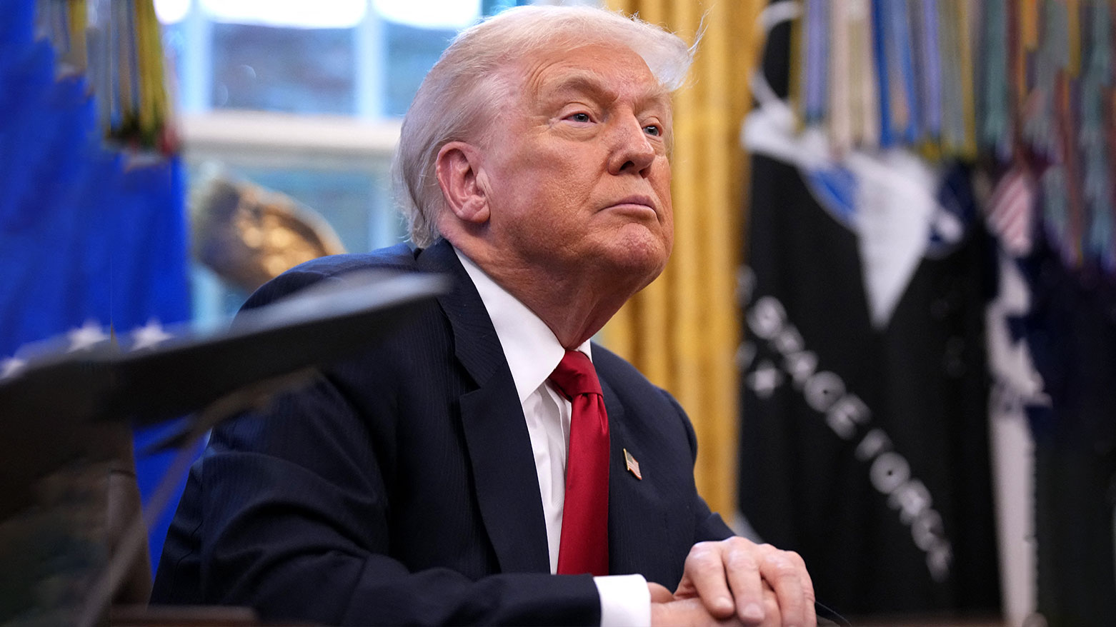 trump-suspende-operacao-dos-eua-para-ajudar-navios-a-sair-de-ormuz