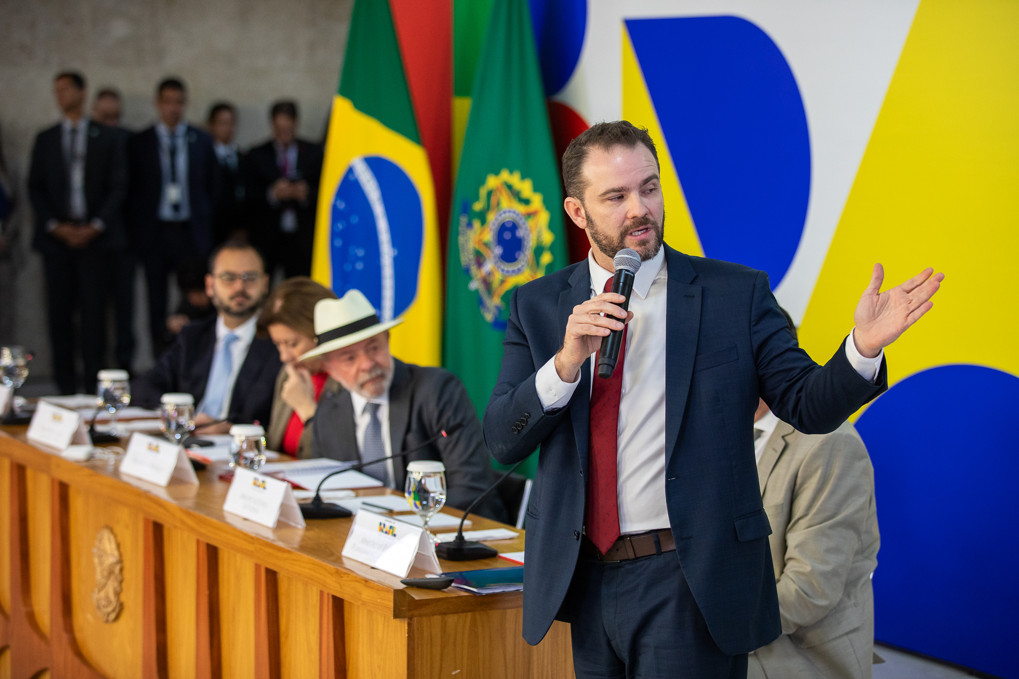 na-visita-a-washington,-vamos-tratar-com-trump-de-maneira-construtiva,-afirma-durigan