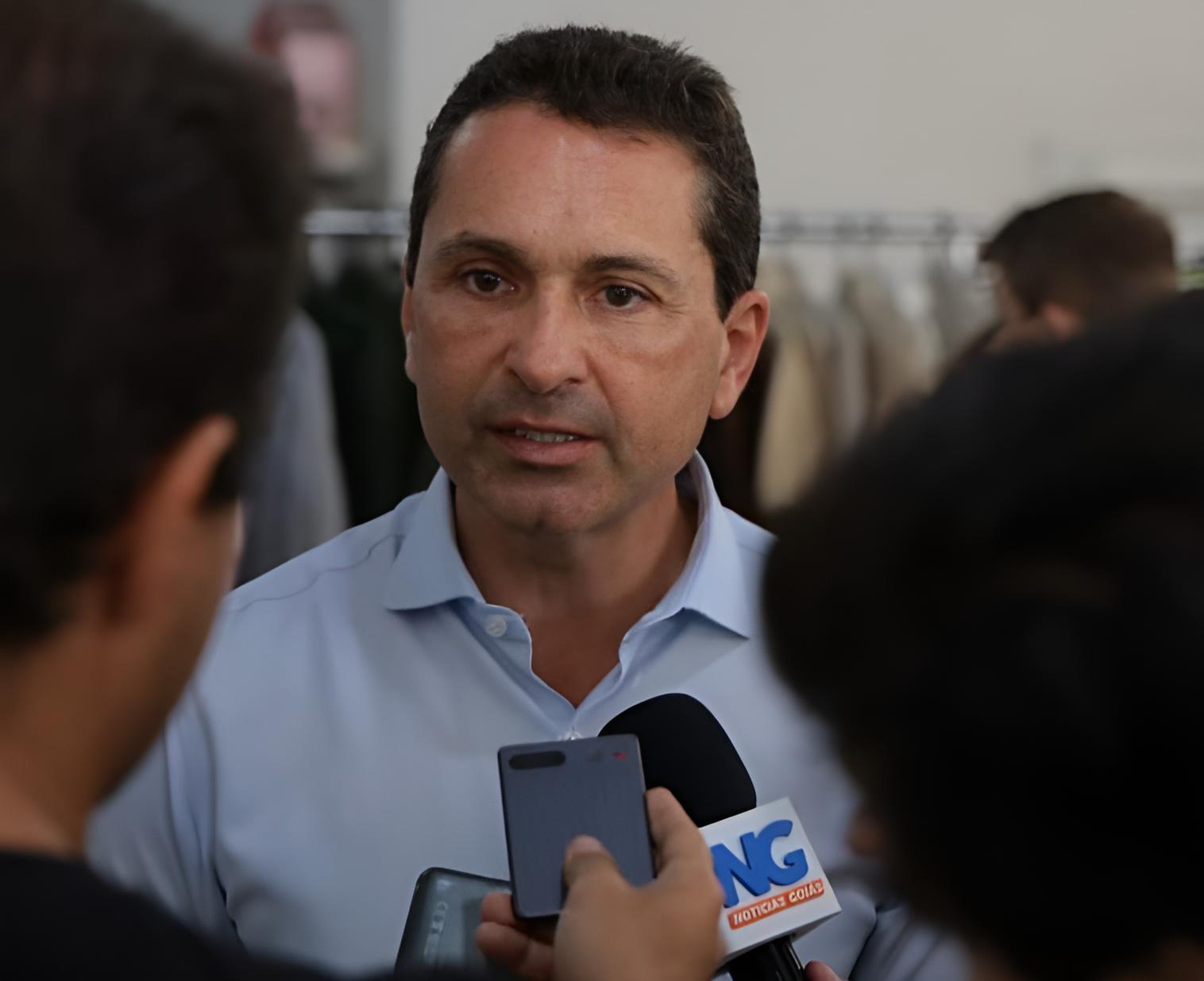 leandro-vilela-nega-racha-com-gustavo-mendanha:-‘nao-e-verdade’