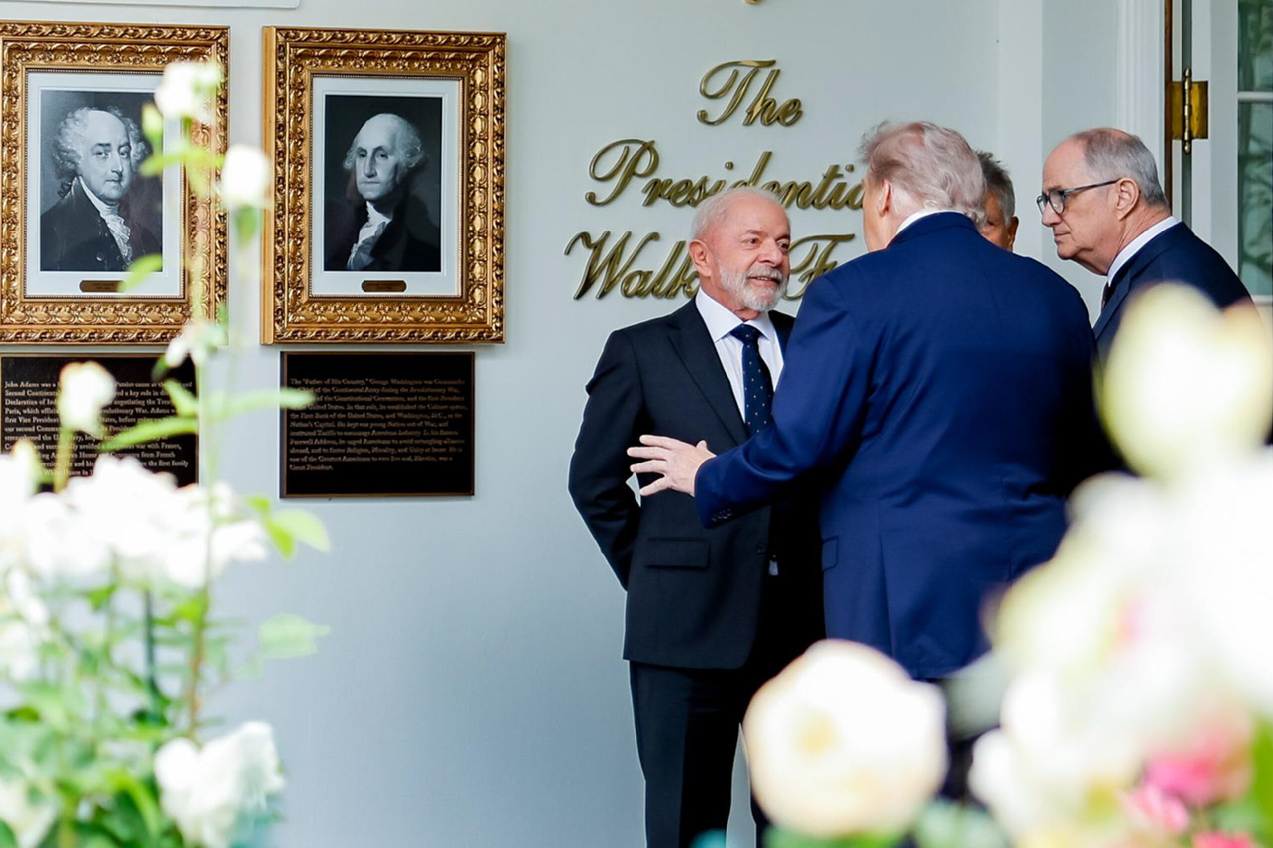lula-diz-que-pretendia-entregar-foto-de-trump-com-ex-presidente-do-corinthians,-mas-esqueceu