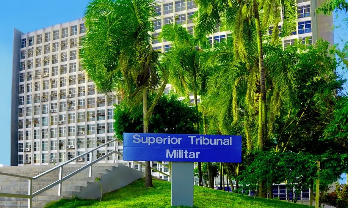stm-torna-reus-7-cabos-do-exercito-por-trote-violento-em-quartel