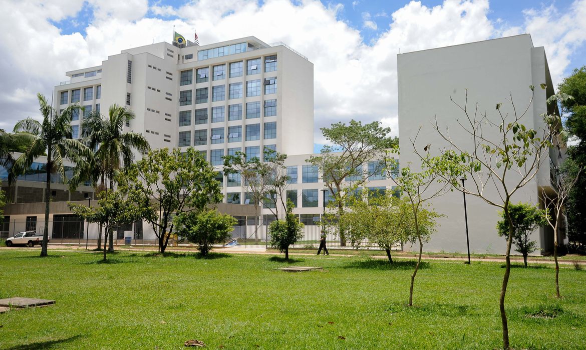 usp-diz-nao-ter-sido-avisada-pela-policia-sobre-desocupacao-da-reitoria-e-repudia-violencia
