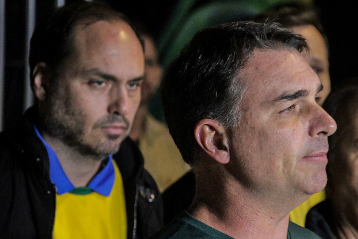flavio-bolsonaro-lanca-irmao-carlos,-ex-vereador-do-rio,-ao-senado-por-santa-catarina