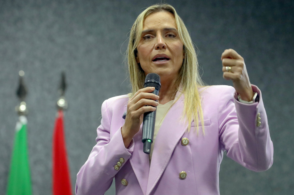 celina-leao-sanciona-lei-que-exclui-serrinha-e-sia-do-plano-de-capitalizacao-do-brb