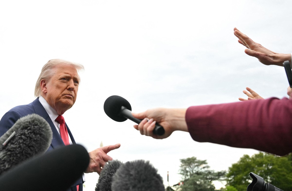 trump-chama-reporter-de-‘burra’-apos-pergunta-sobre-custo-de-salao-de-baile-na-casa-branca