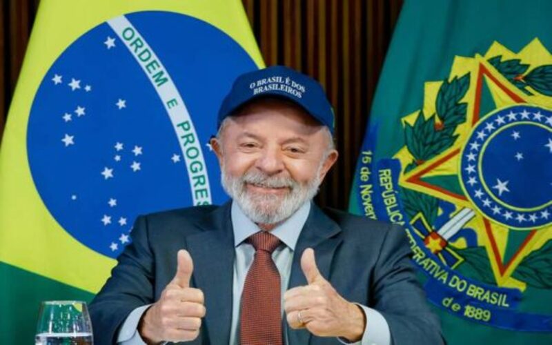 a-cinco-meses-da-eleicao,-lula-anuncia-fim-da-‘taxa-das-blusinhas’