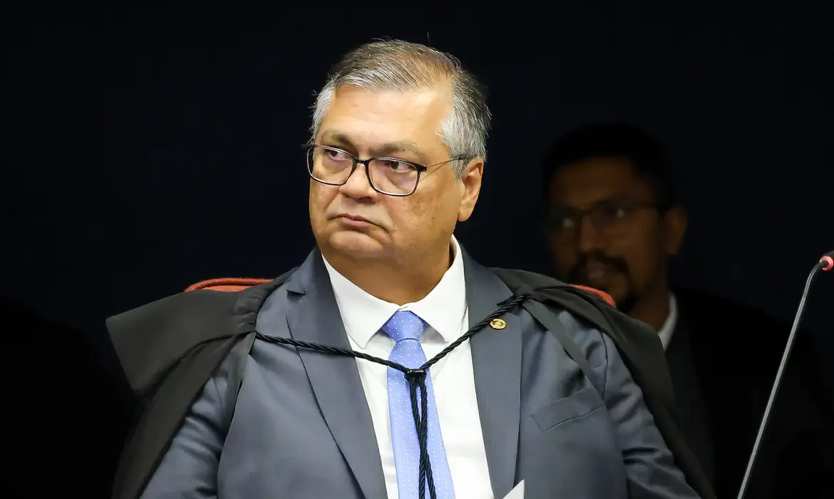 no-stf,-dino-abre-novo-processo-para-apurar-desvio-de-emendas-para-filme-de-bolsonaro