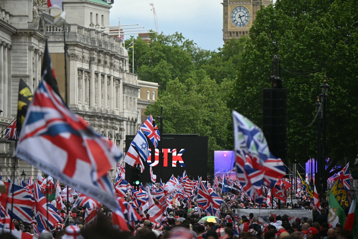 lider-de-ultradireita-promete-‘batalha-pela-gra-bretanha’-em-dia-de-protestos-em-londres