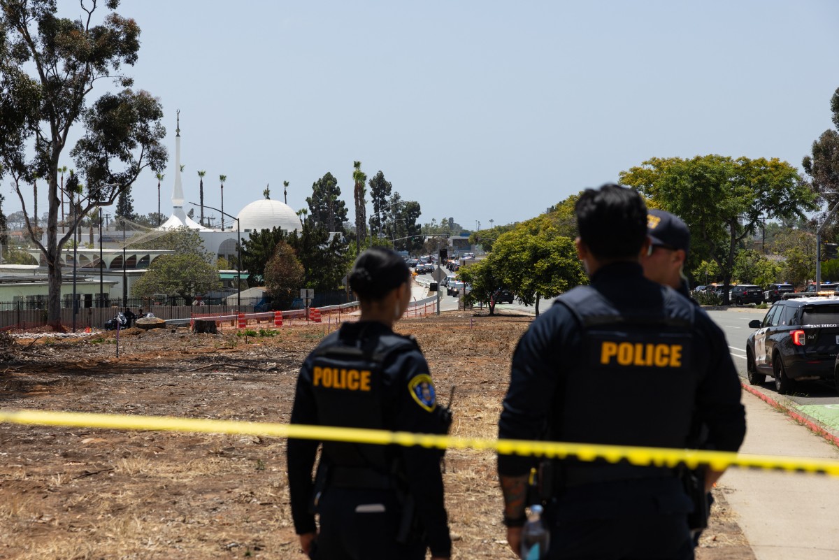 tres-mortos-em-uma-mesquita-de-san-diego,-dois-supostos-atiradores-encontrados-mortos,-diz-fbi