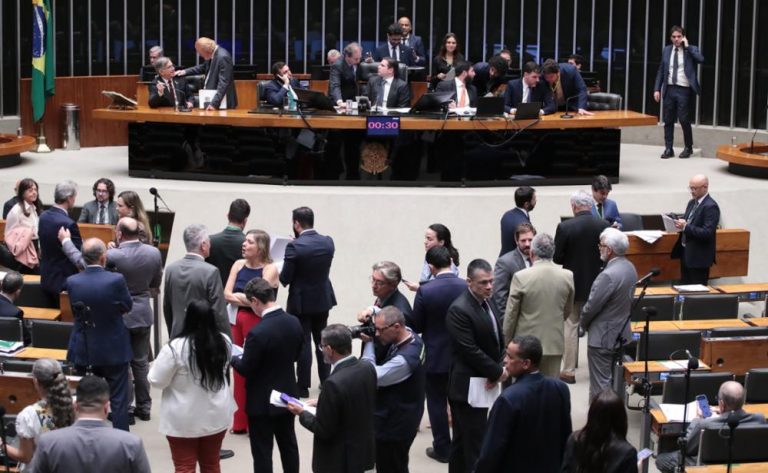 camara-aprova-novo-reajuste-do-piso-do-magisterio