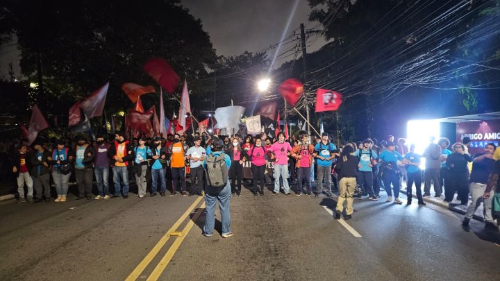 estudantes-das-universidades-estaduais-de-sp-marcham-ate-palacio-dos-bandeirantes;-pm-bloqueia