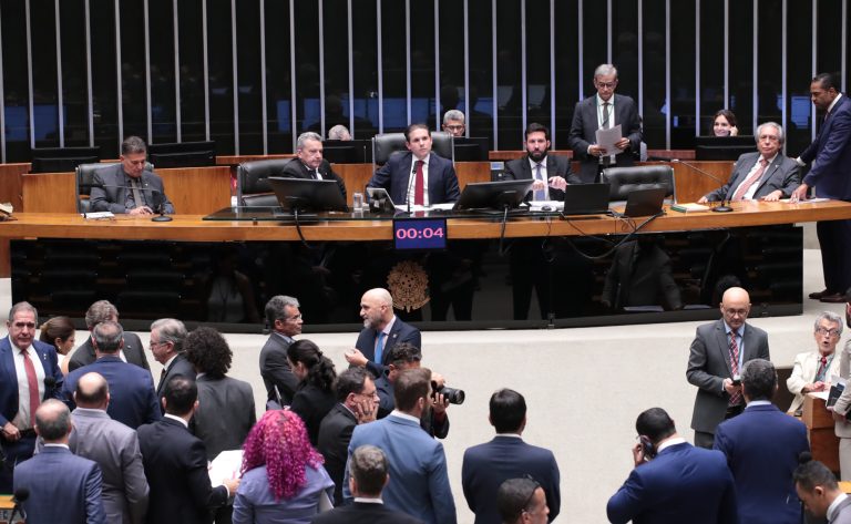 camara-aprova-projeto-da-oposicao-que-proibe-sigilo-sobre-gastos-do-governo-com-viagens