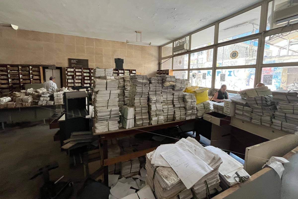 arquivo-publico-retira-documentos-do-periodo-da-ditadura-do-antigo-iml-do-rj