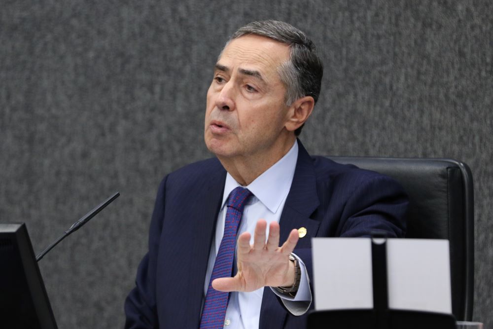‘tem-alguma-decisao-do-stf-favorecendo-o-banco-master?-nao-que-eu-saiba’,-diz-barroso