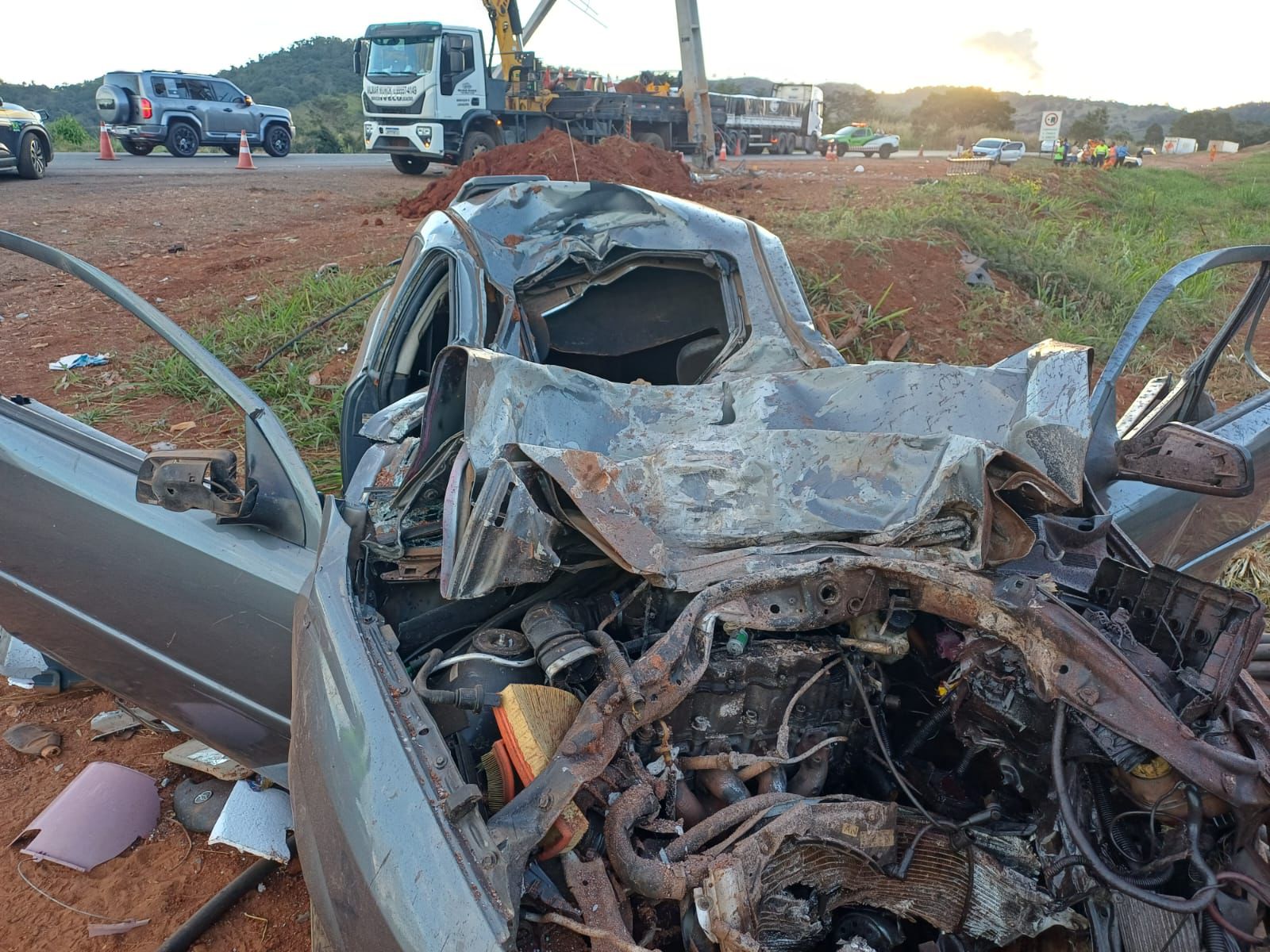 tres-morrem-e-19-ficam-feridos-em-acidentes-nas-brs-de-goias