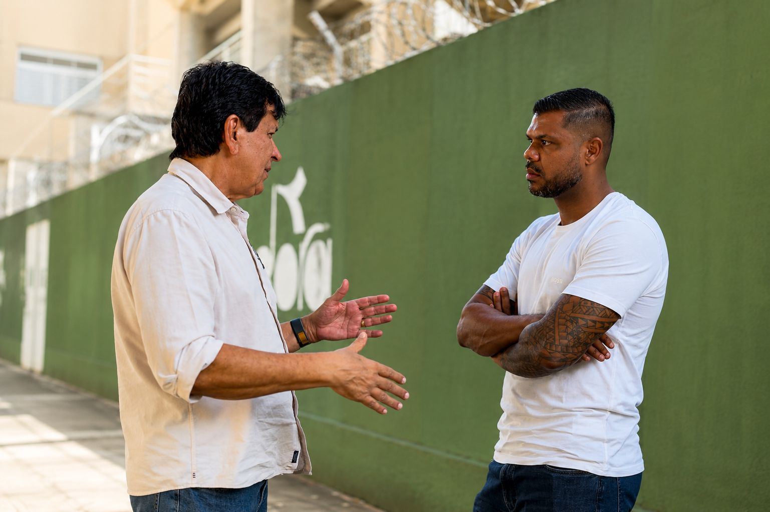 policarpo-acerta-medidas-para-o-comercio-no-entorno-da-serrinha-em-jogos