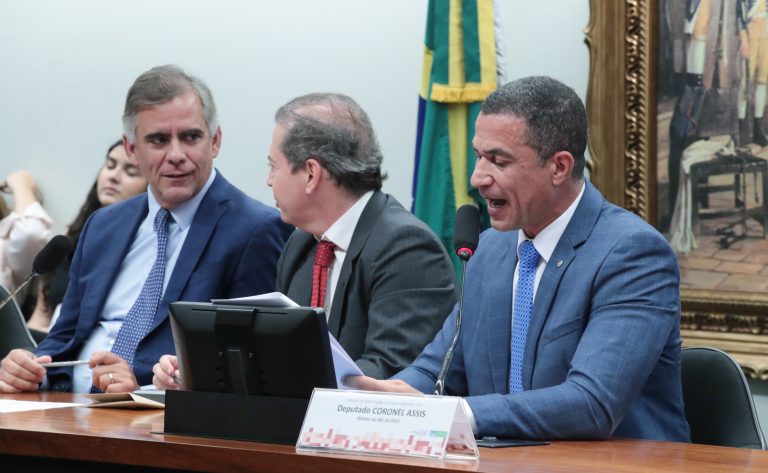 ccj-da-camara-adia-votacao-de-pec-que-reduz-a-maioridade-penal