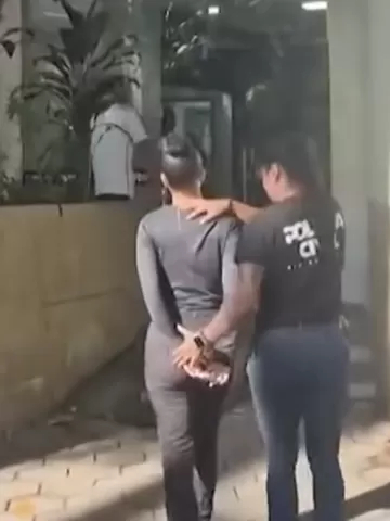 mulher-e-presa-no-rj-suspeita-de-planejar-matar-o-pai-com-ajuda-do-namorado