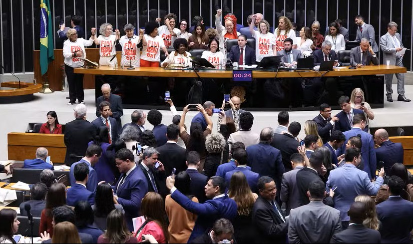 fim-da-escala-6×1:-17-deputados-goianos-votam-de-forma-unanime