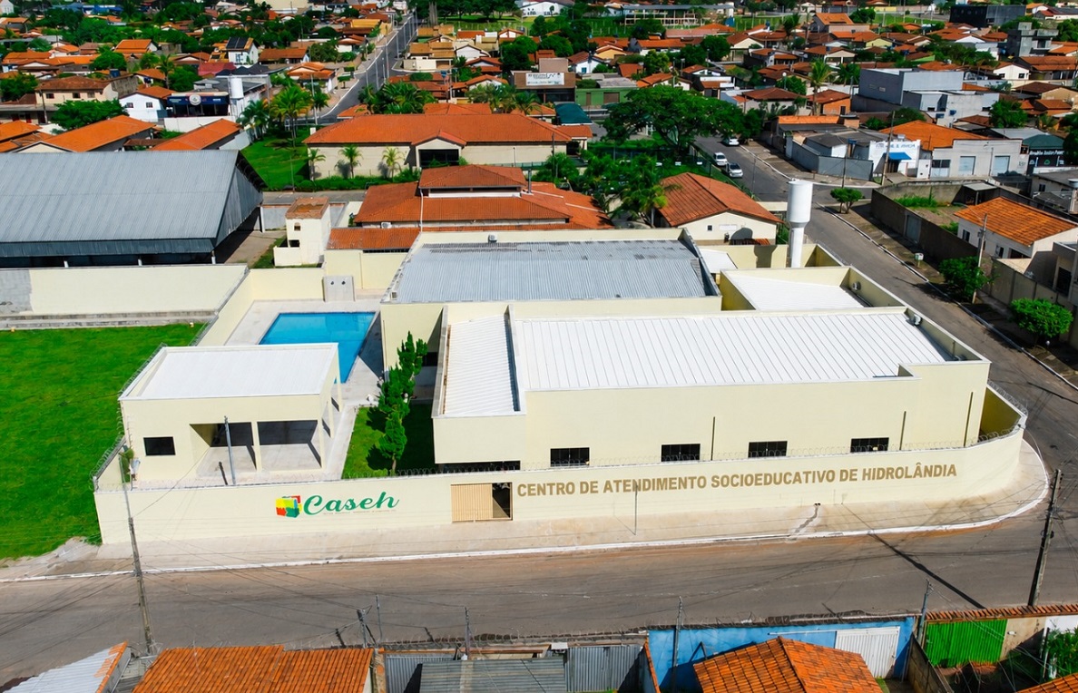 prefeito-ze-delio-jr.-entrega-caseh-reconstruido-e-ampliado-em-hidrolandia