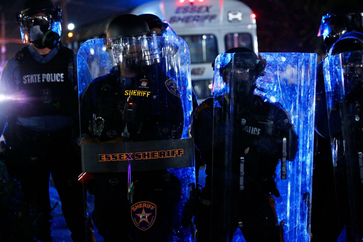 nos-eua,-newark-tem-toque-de-recolher-apos-novos-conflitos-em-manifestacoes-contra-o-ice