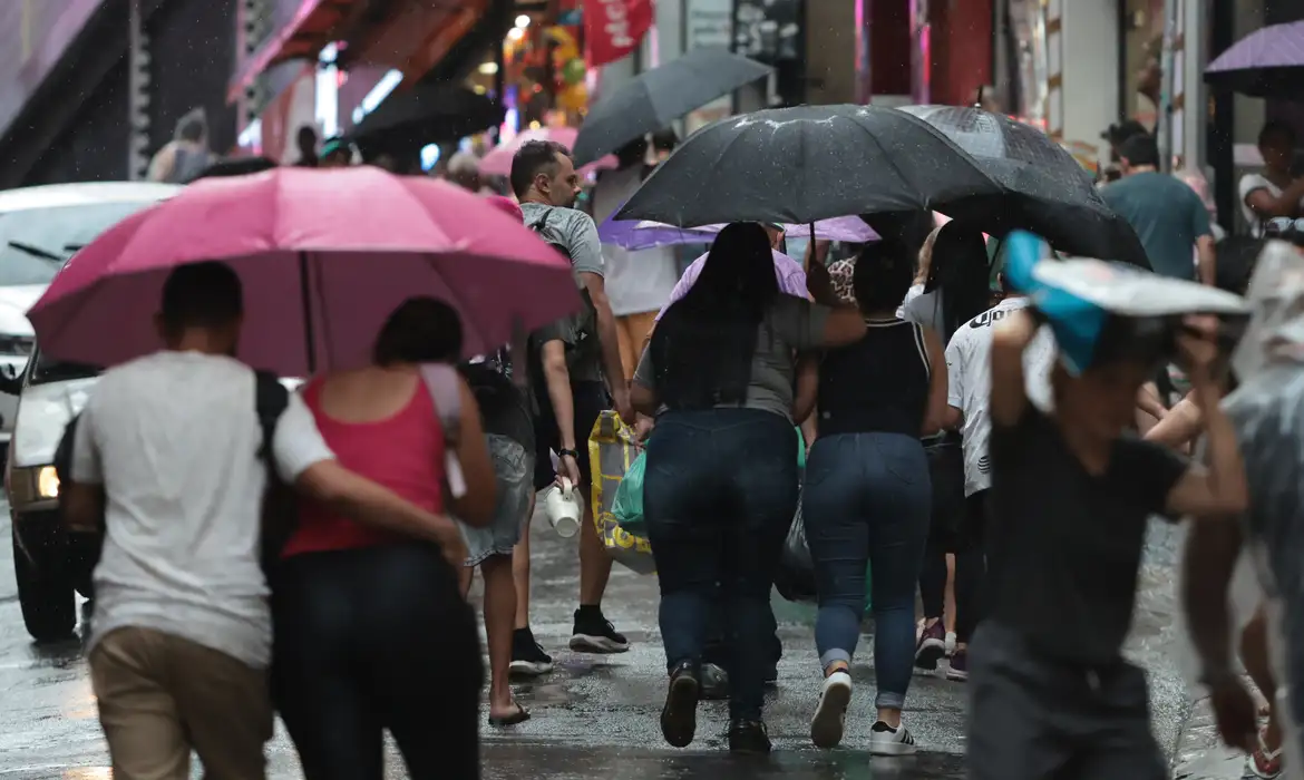 chuvas-fortes-atingem-norte-e-faixa-litoranea-enquanto-ar-seco-predomina-no-centro-oeste