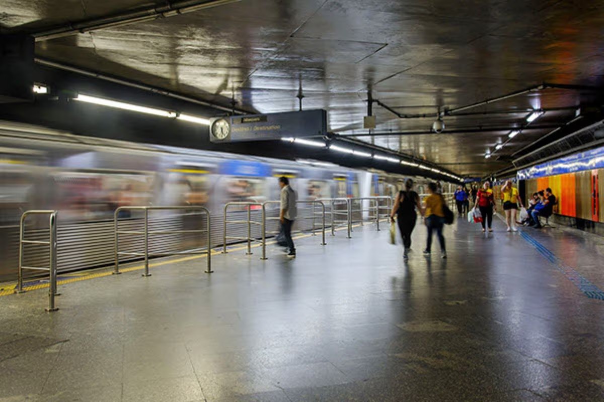 mulher-cai-em-vao-entre-trem-e-plataforma-em-estacao-da-zona-sul-de-sp